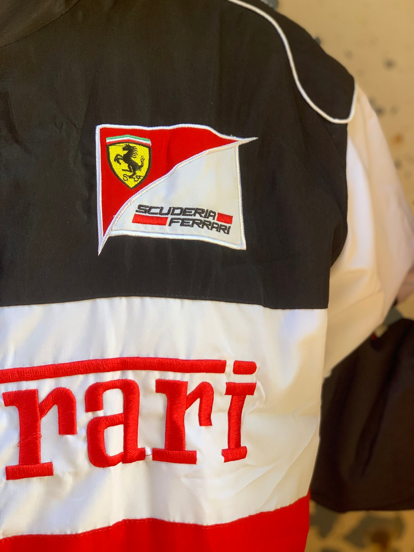 Ferrari racer (Black/White/Red)