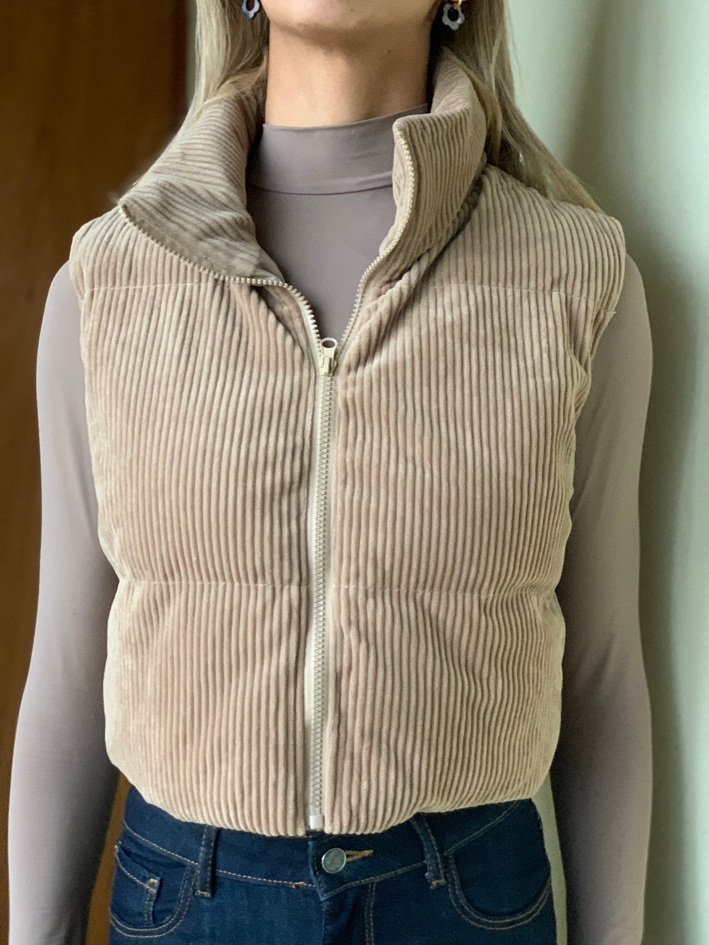 Sleeveless corduroy puffer