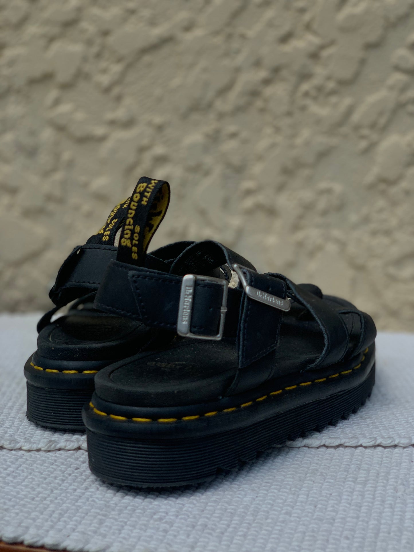 Dr Martens Avry