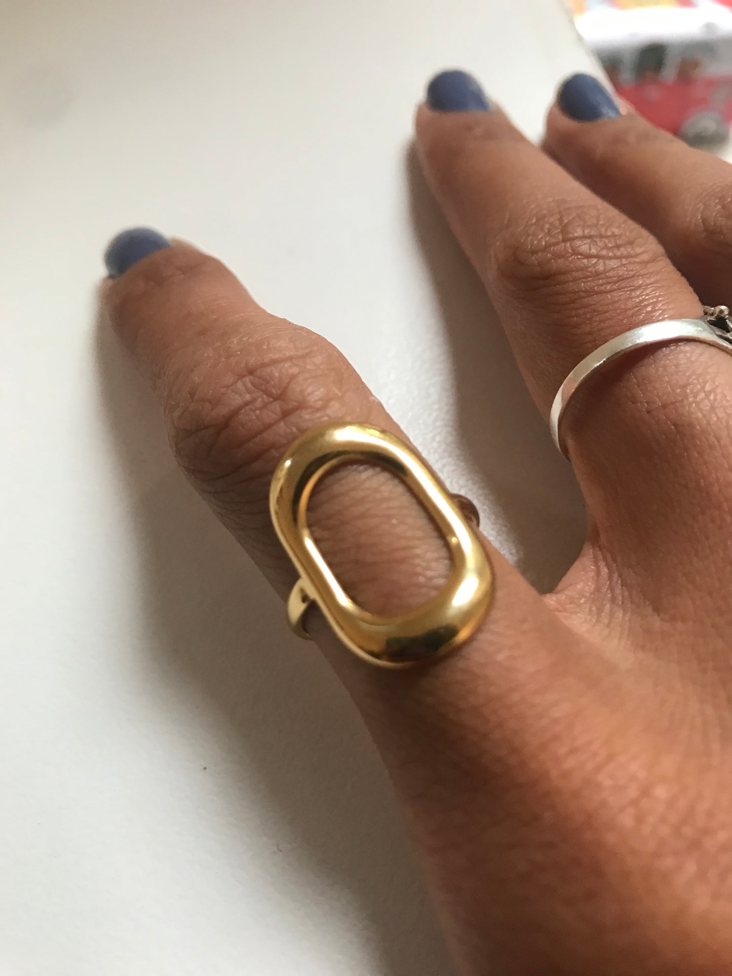 Oval ring solid