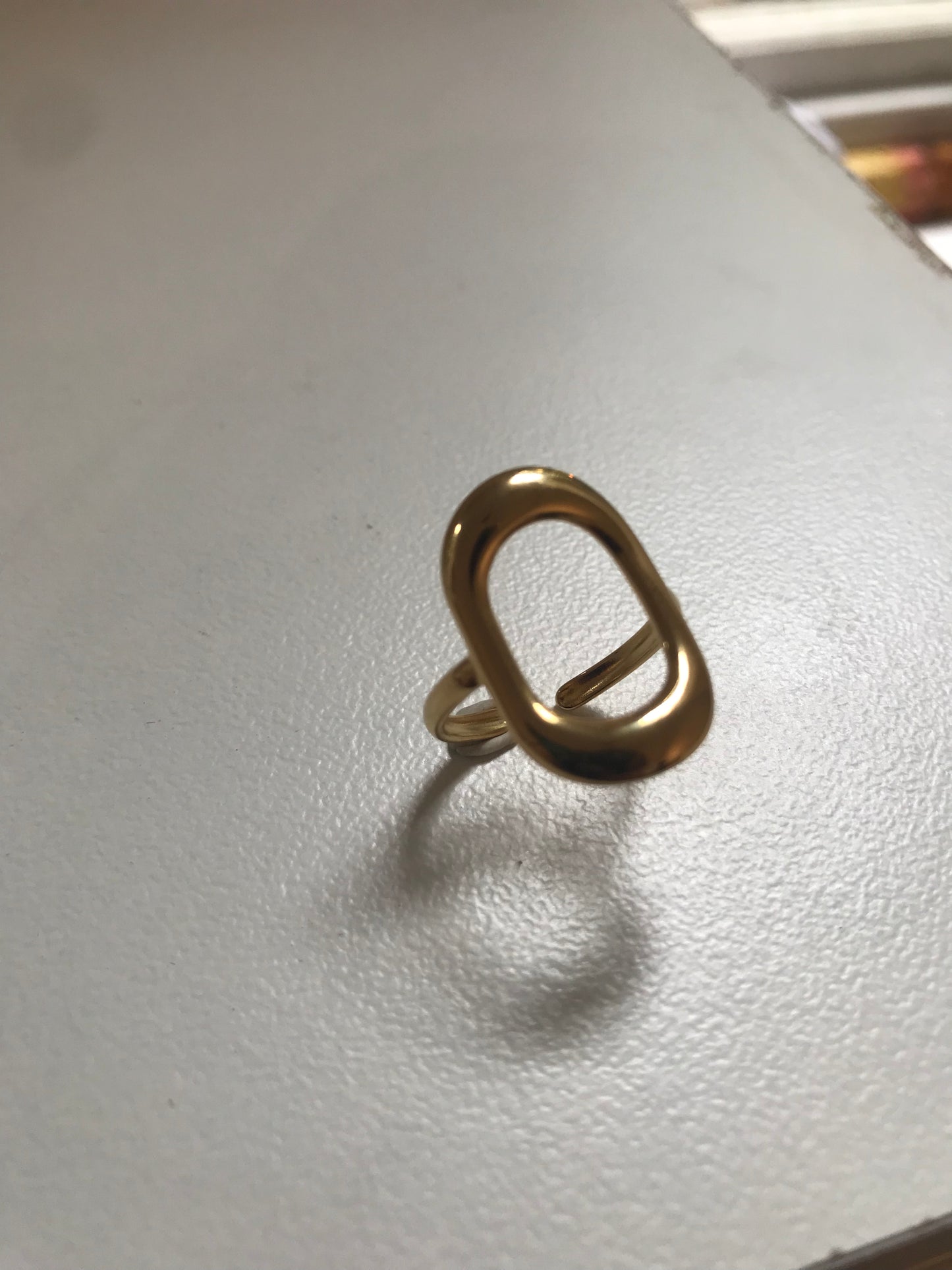 Oval ring solid