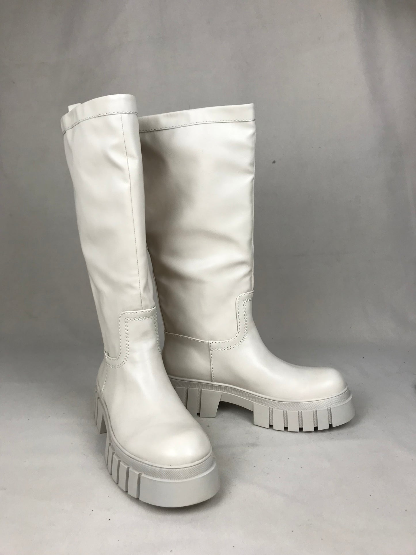 Chunky knew high boots by Zara