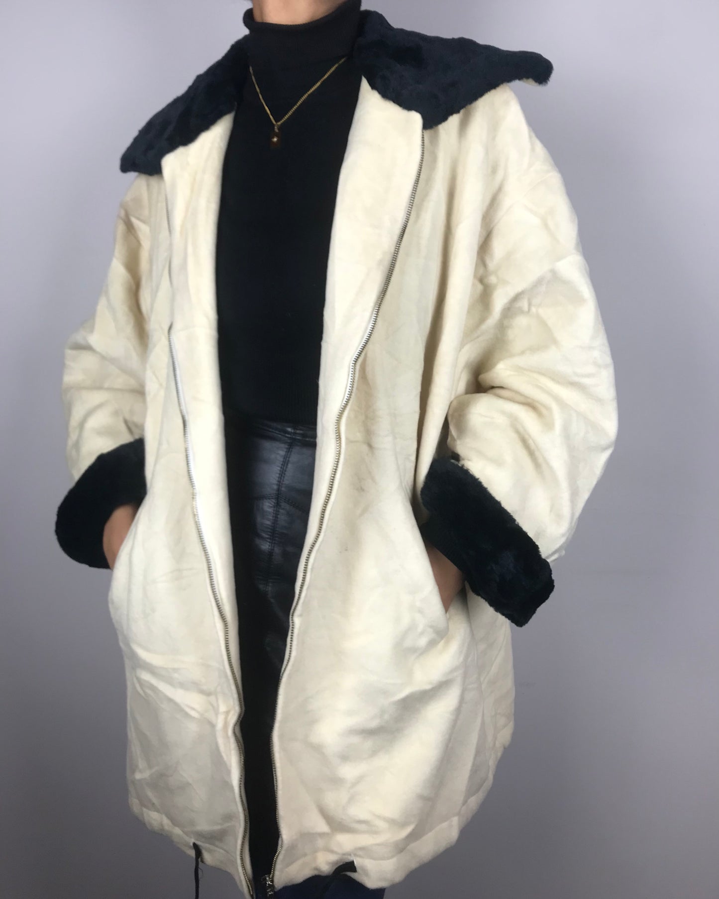 Woolen jacket with faux fur