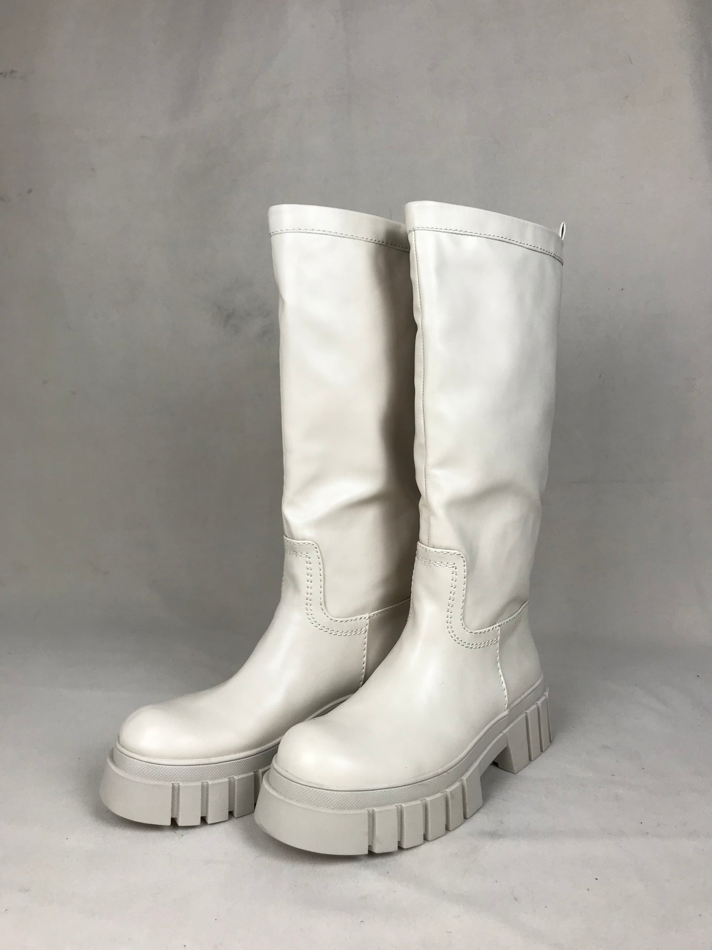 Chunky knew high boots by Zara