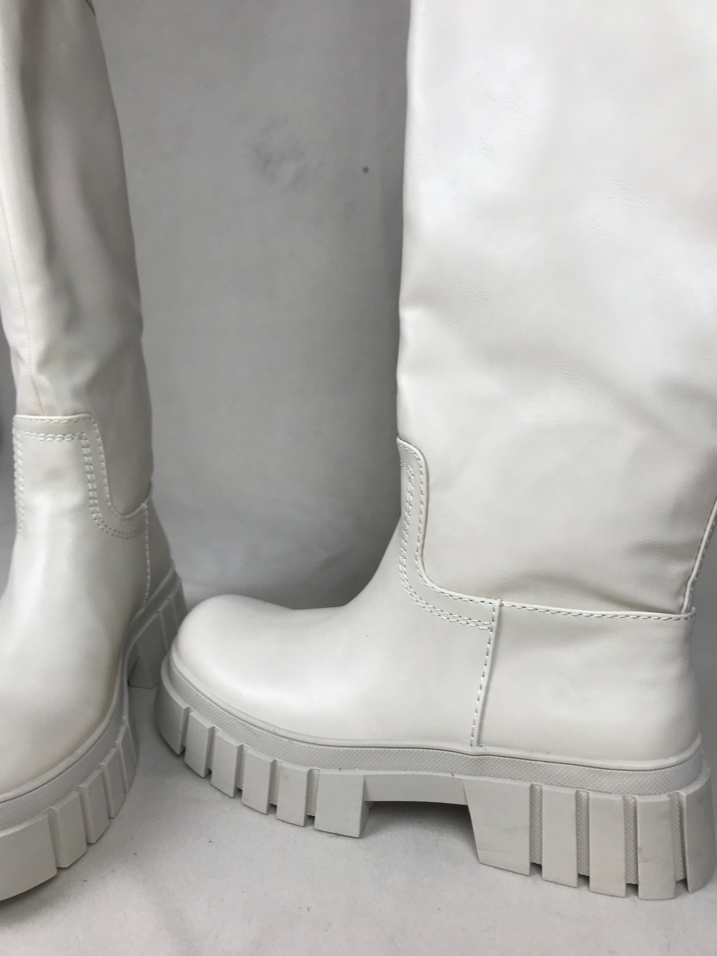 Chunky knew high boots by Zara